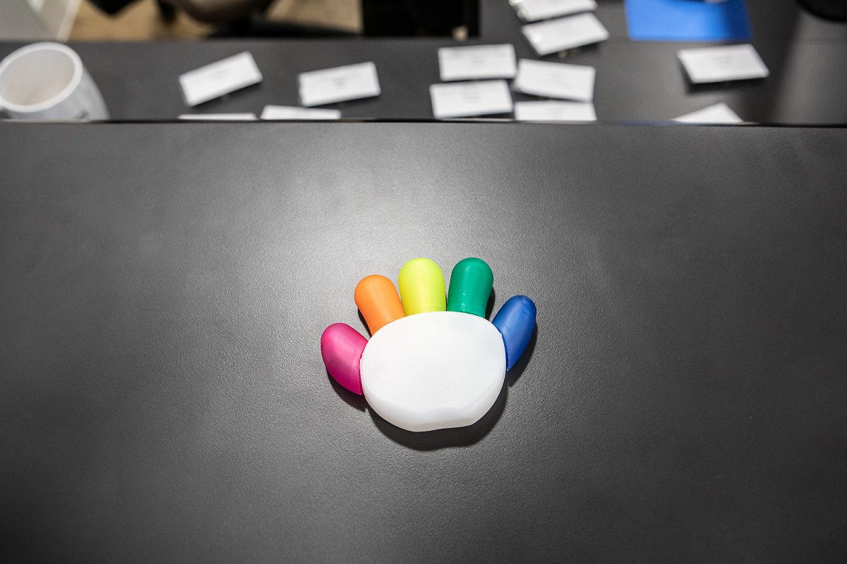 high five highlighter or high(lighter) five?