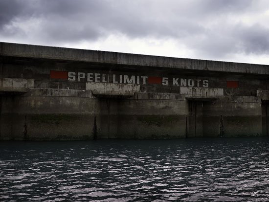 speed limit 5 knots