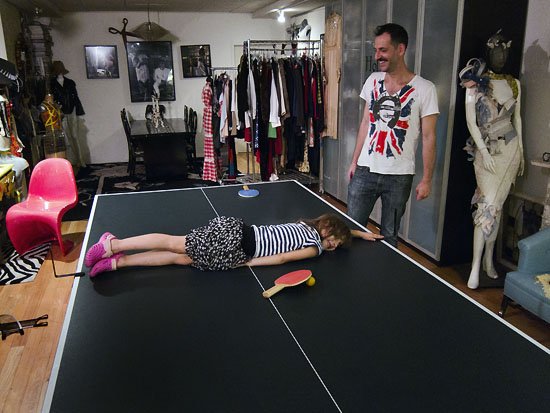 giovanna is doing her impression of the table tennis net