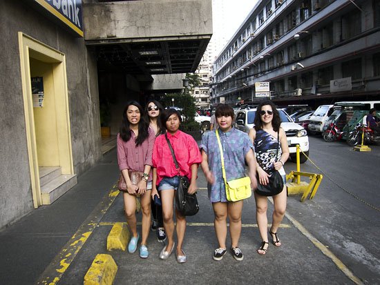 status girls and an extra spanish one