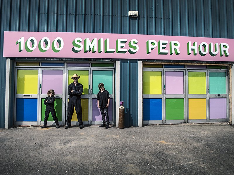 1000 smiles an hour